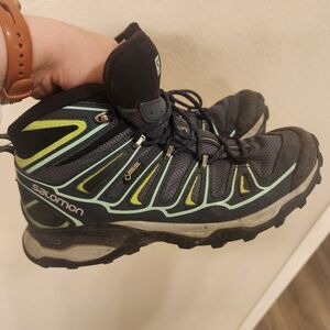 Salomon Women's Hiking Boots Size 8.5